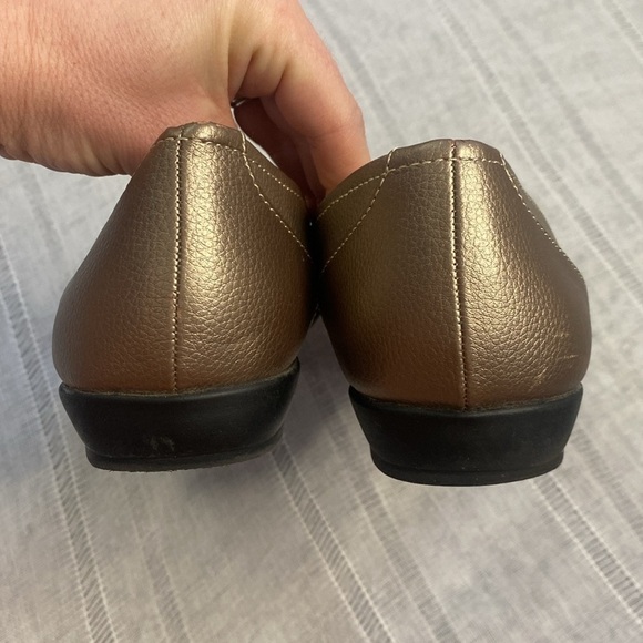 Dr. Scholl’s metallic bronze flats. - Picture 7 of 11